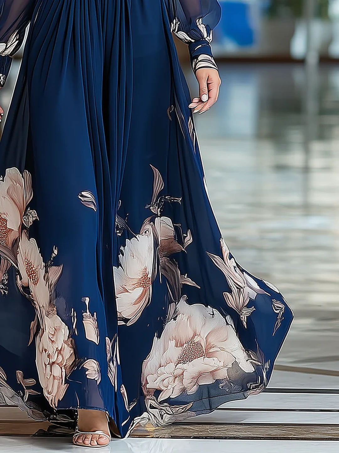 Loretta | Maxikleid mit Transparenten Ärmeln und Floralprint am Saum, Marineblau