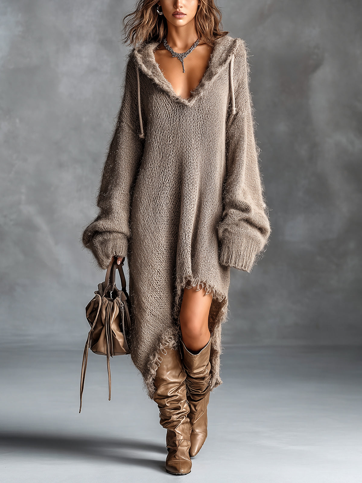 Bruna | Midi-Kleid aus weichem Strick mit Kapuze