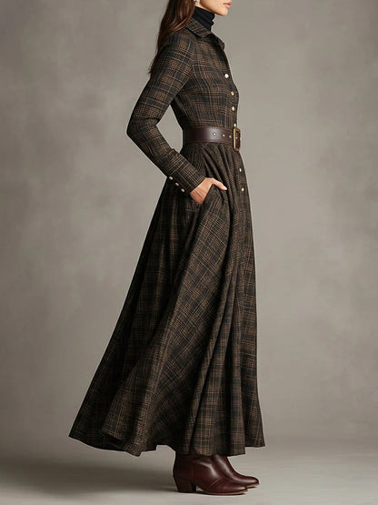 Antonia | Langes Karo-Hemdkleid mit Goldknöpfen, Braun und Schwarz