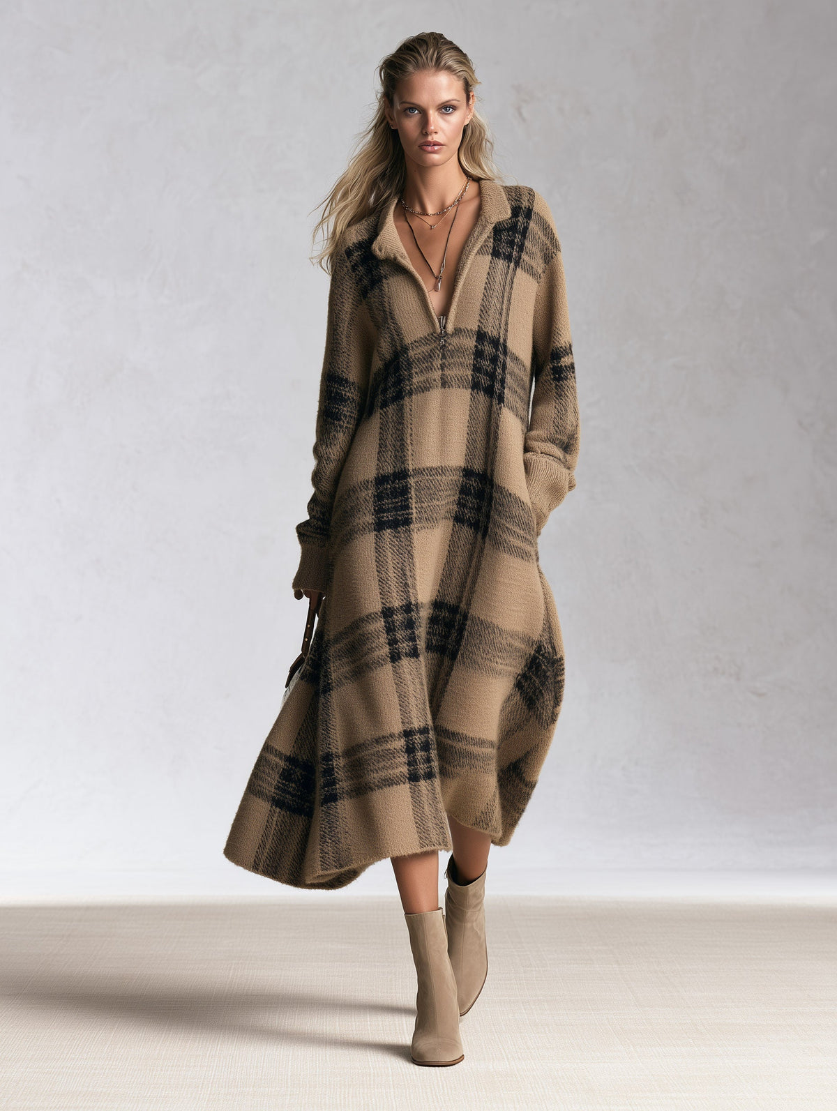 Adelaide | Midi-Kleid aus Karo-Strick mit halbem Reißverschluss, Camel