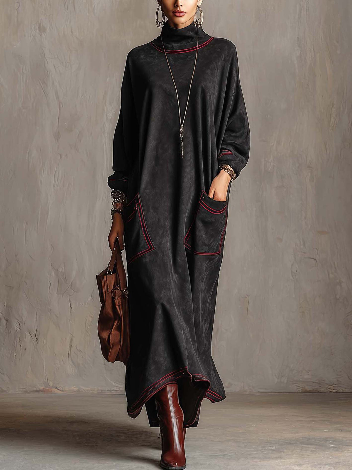 Rossana | Maxi-Kleid aus Wildleder-Optik mit kontrastierenden roten Nähten und aufgesetzten Taschen