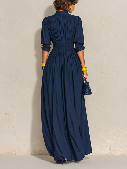 Ofelia | Langes Plisseekleid mit tiefem V-Ausschnitt und hohem Kragen, Marineblau