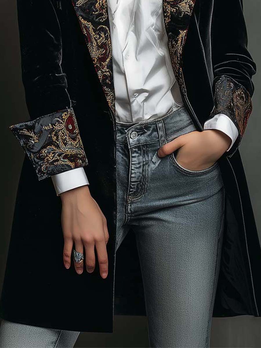 Léontine | Langer Blazer aus Samt mit revers aus goldenem Brokat, Schwarz